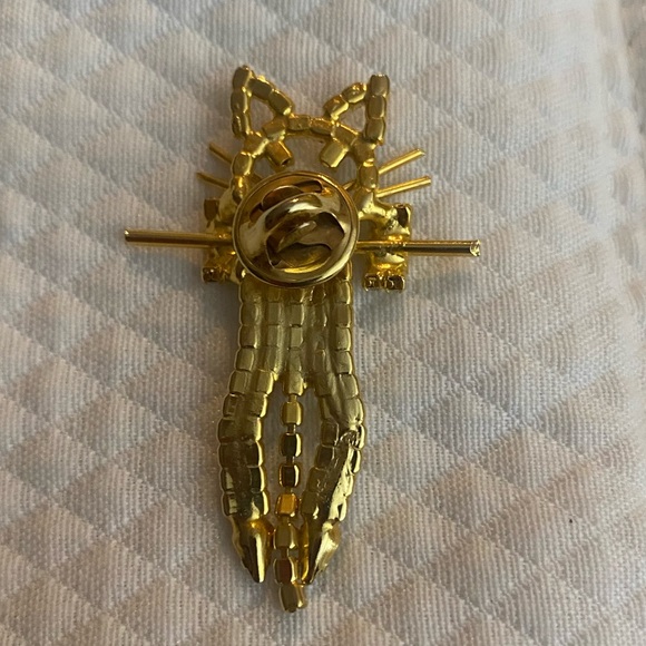 Gold and Rhinestone Hanging Cat Brooch. Tail Dangles. NWOT. - Picture 2 of 2